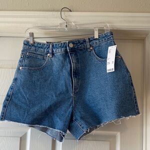 Abrand Venice Chantell Vintage Blue Jean shorts Sz 29z. NWT. Box16